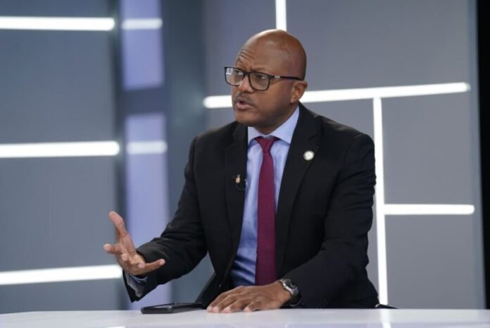 Presidente del Colegio Médico Dominicano (CMD), Luis Peña Núñez, habla sobre reciente colapso de plafones en hospitales. Fuente externa.