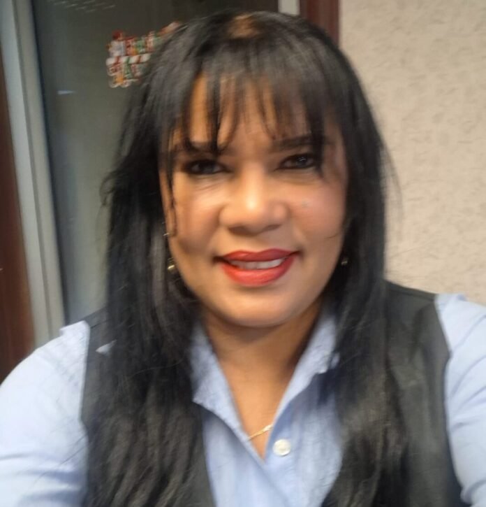 a jurista y experta en asuntos de tierras dijo que si el pre;sidente Abinader no interviene rápido podría ocurrir una desgracia en ese lugar, ya que los acusados de fraude están amenando a los demandantes, incluyendo a ella misma.