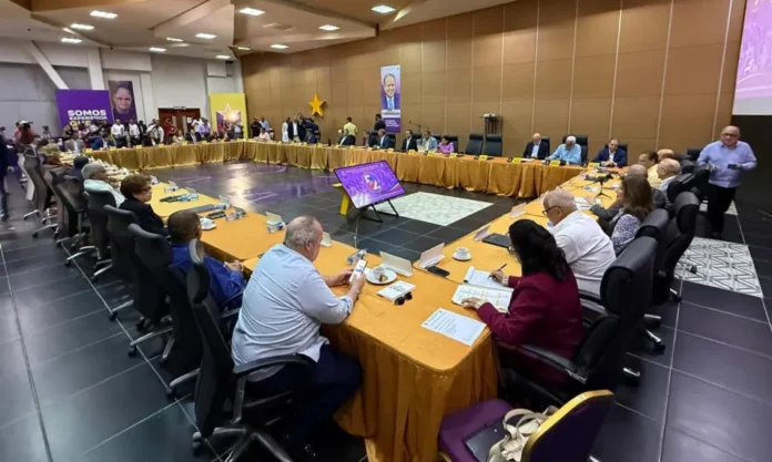 Altos dirigentes del PLD reunidos en Santo Domingo este pasado lunes