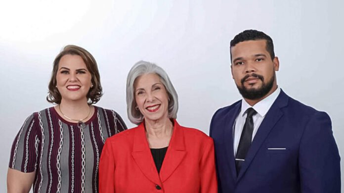 Los abogados Lilia Fernández León, Mariel León y Joel del Rosario. (FUENTE EXTERNA)
