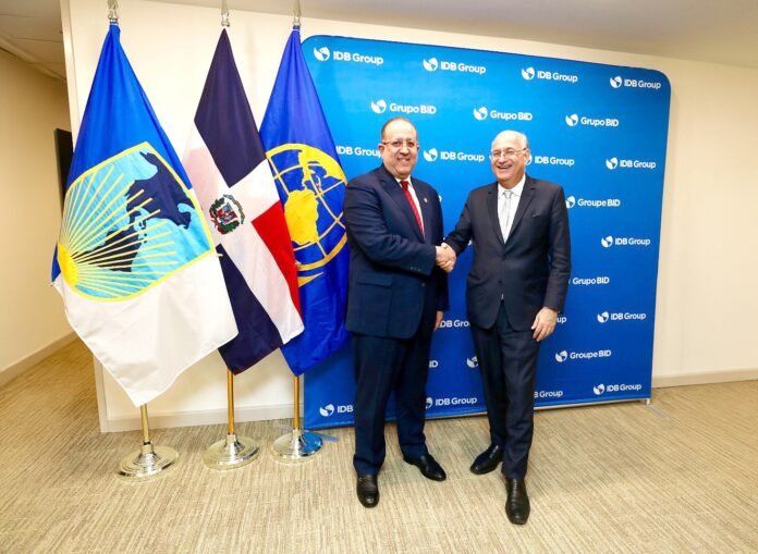 Ministro de Hacienda y Economía, Magín Díaz participa de conversación en el extranjero. (Foto: fuente externa)